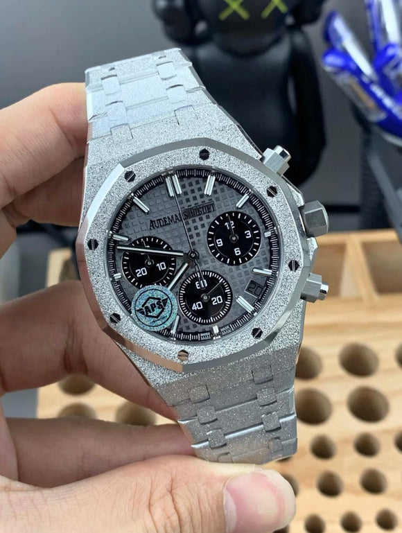 Aps 26240 41mm 4401 movement.